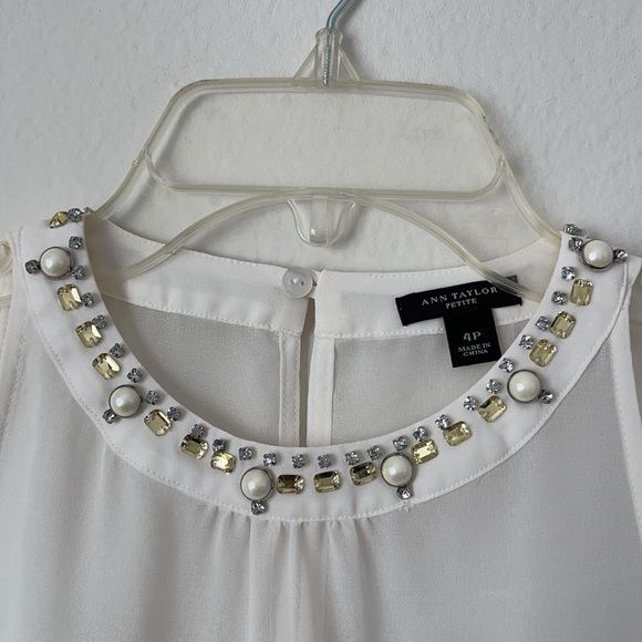 ANN TAYLOR brand. Size 4 petite color white - Picture 2 of 8